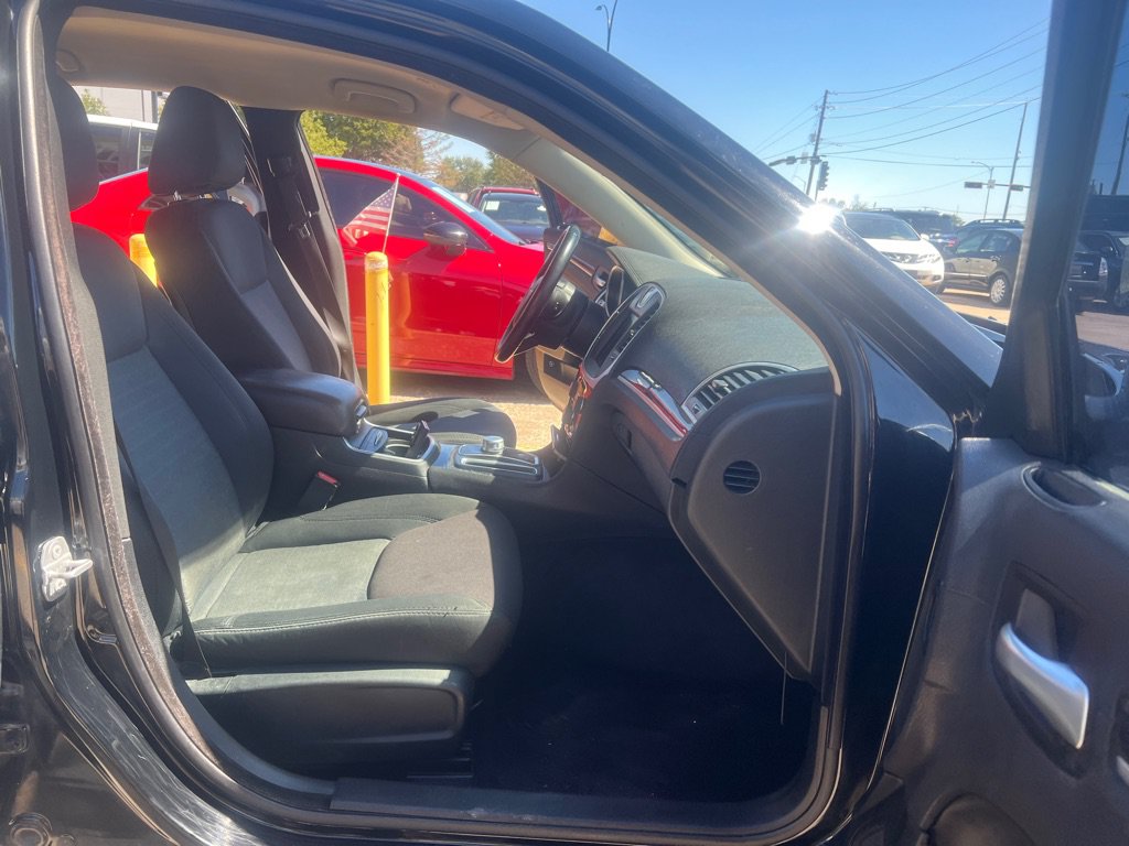 Used 2018 Chrysler 300 Touring RWD image 14