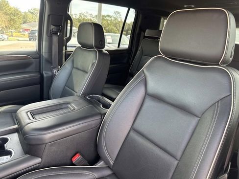 Used 2024 Chevrolet Suburban Premier image 11