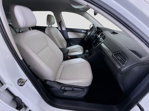 Used 2021 Volkswagen Tiguan SE FWD image 29
