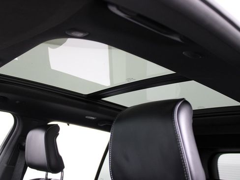 Used 2023 Jeep Grand Cherokee Overland w/ Advanced Protech Group III image 28