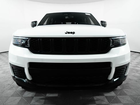 Used 2024 Jeep Grand Cherokee L Altitude image 2