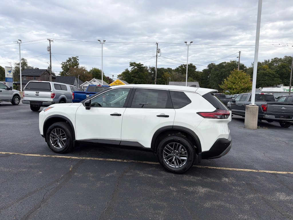 Used 2023 Nissan Rogue S AWD/4WD image 35