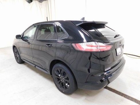 Used 2024 Ford Edge SE w/ Black Appearance Package image 16