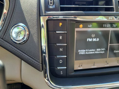 Used 2017 Lincoln Continental Select FWD image 9