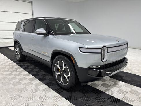 Used 2023 Rivian R1S Adventure image 7