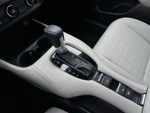 Certified 2025 Honda HR-V LX image 19