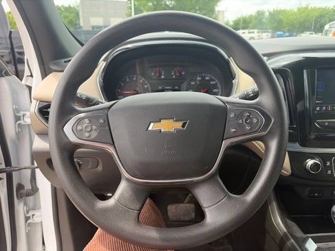 Used 2023 Chevrolet Traverse LS AWD/4WD image 7