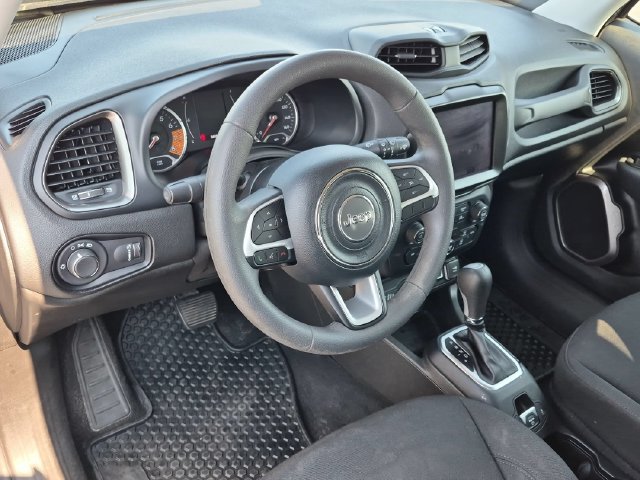 Used 2023 Jeep Renegade Latitude AWD/4WD image 10