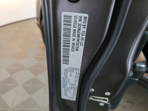 Used 2021 Jeep Compass Latitude FWD image 33