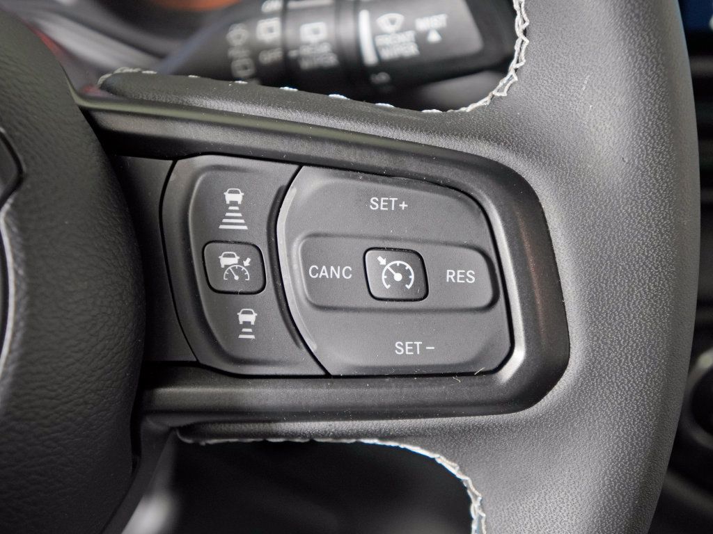 Used 2025 Jeep Wrangler Unlimited Rubicon AWD/4WD image 24