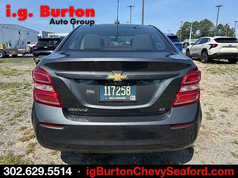 Used 2018 Chevrolet Sonic LT w/ Convenience Package FWD image 5