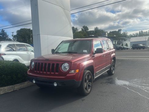 Used 2015 Jeep Patriot Sport w/ Power Value Group AWD/4WD image 4