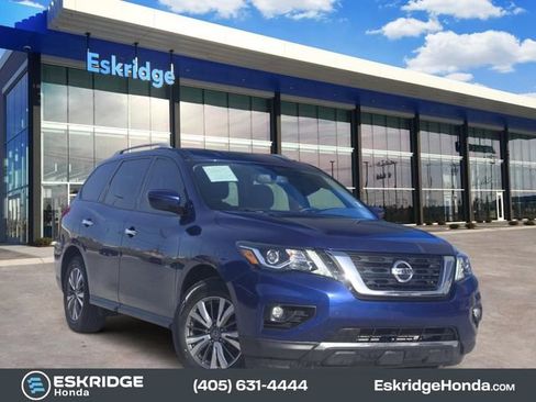 Used 2020 Nissan Pathfinder SV image 1