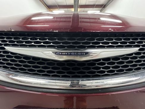 Used 2017 Chrysler Pacifica Touring-L w/ Tire & Wheel Group image 30