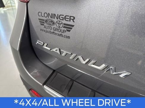 Used 2022 Ford Explorer Platinum w/ Equipment Group 601A image 8