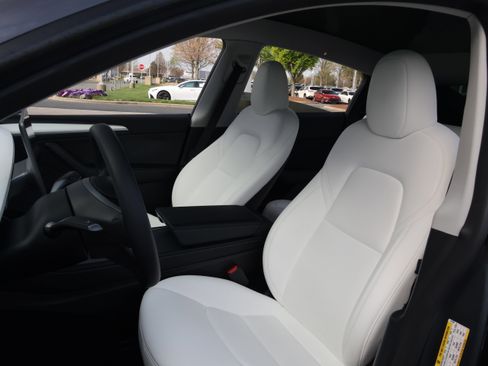 Used 2023 Tesla Model Y Long Range image 29