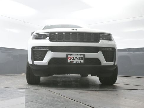 New 2026 Jeep Grand Cherokee Limited w/ Limited Altitude Package AWD/4WD image 39