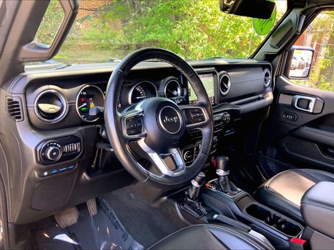 Used 2022 Jeep Wrangler Unlimited Sahara w/ Cold Weather Group AWD/4WD image 12