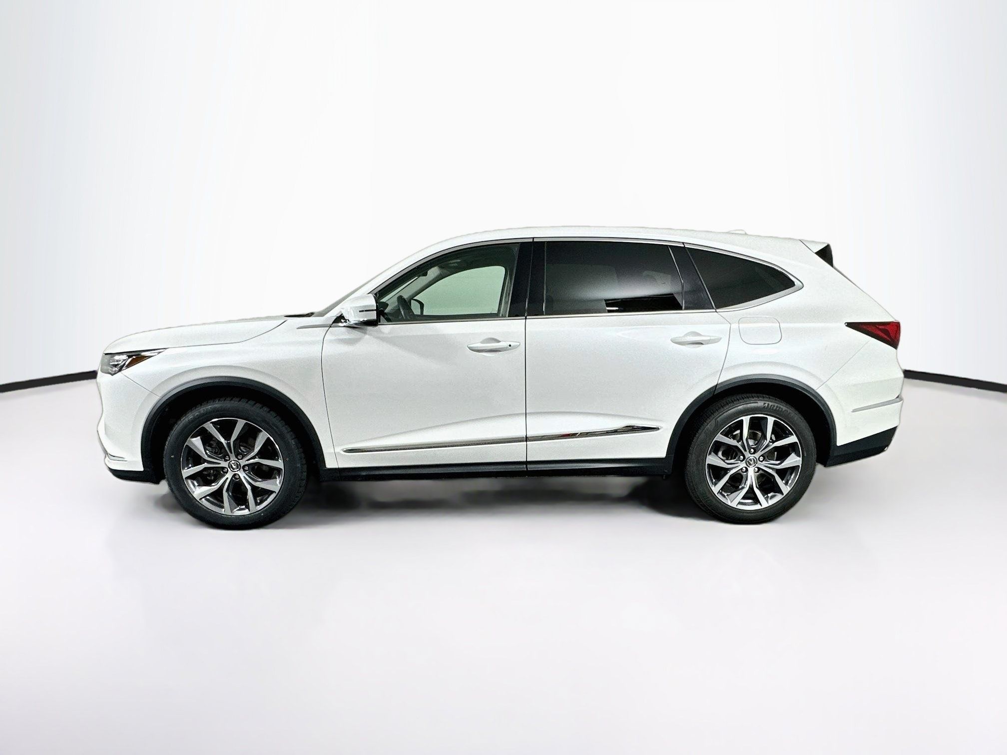 Used 2024 Acura MDX w/ Technology Package AWD/4WD image 4