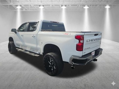 Used 2022 Chevrolet Silverado 1500 LT AWD/4WD image 5