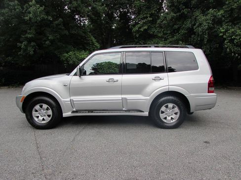 Used 2003 Mitsubishi Montero Limited AWD/4WD image 3
