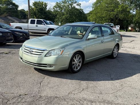 Used 2005 Toyota Avalon Limited FWD image 3