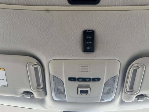 Used 2022 Toyota Corolla LE image 33