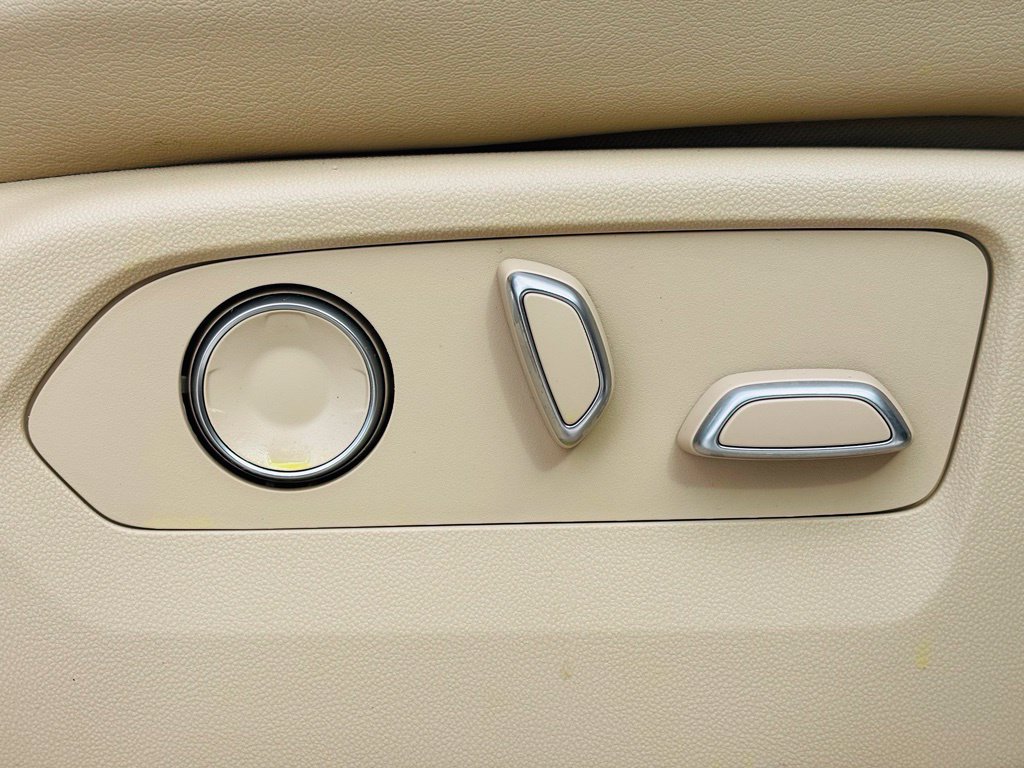 Used 2021 Cadillac Escalade Premium Luxury AWD/4WD image 43