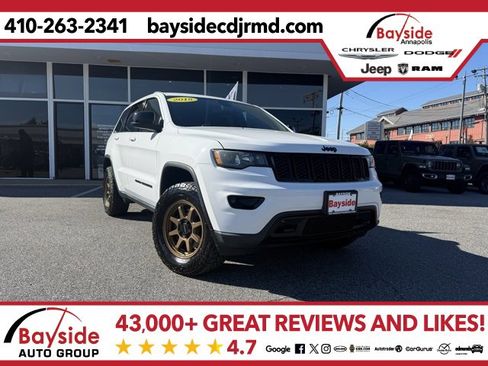 Used 2018 Jeep Grand Cherokee Laredo image 1