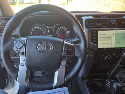 Used 2021 Toyota 4Runner SR5 Premium image 17