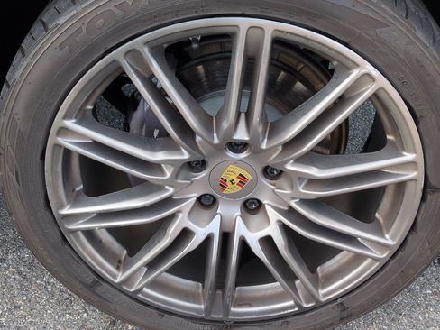 Used 2017 Porsche Cayenne Platinum Edition image 13