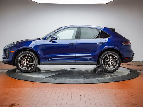 Certified 2025 Porsche Macan AWD/4WD image 2