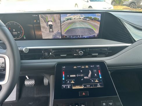 Used 2025 INFINITI QX80 Sensory AWD/4WD image 24