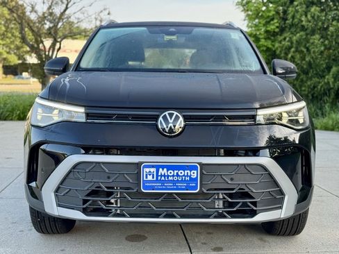 New 2025 Volkswagen Taos SE image 2