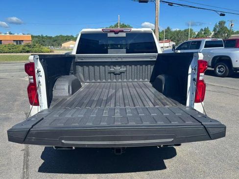 Used 2025 Chevrolet Silverado 1500 High Country w/ High Country Premium Package AWD/4WD image 9