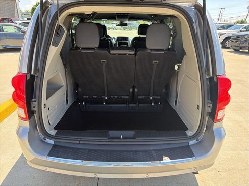 Used 2019 Dodge Grand Caravan SXT w/ Rear Park Assist Package FWD image 25