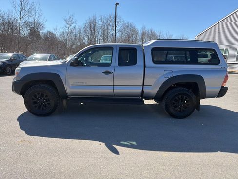 Used 2015 Toyota Tacoma 4x4 Access Cab w/ Convenience Package image 2