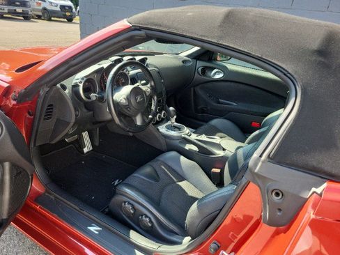 Used 2013 Nissan 370Z Touring RWD image 9