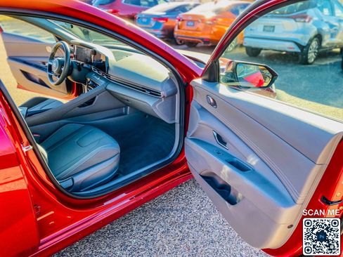 Used 2023 Hyundai Elantra SEL w/ Convenience Package image 15