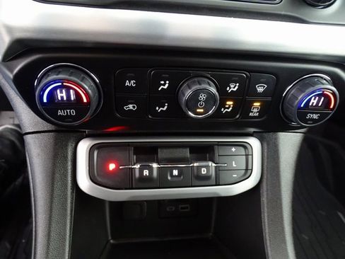 Certified 2023 GMC Acadia SLE w/ Driver Convenience Package image 12