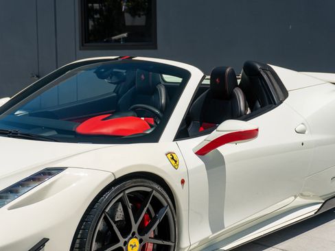 Used 2014 Ferrari 458 Spider RWD image 32