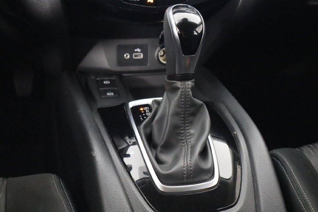 Used 2020 Nissan Rogue SV w/ Premium Package FWD image 29