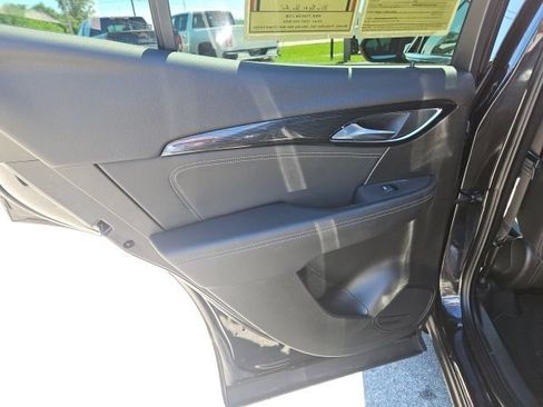 Used 2023 Buick Envision Essence FWD image 12