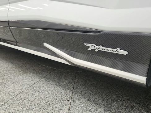 Used 2023 Lamborghini Urus Performante AWD/4WD image 20