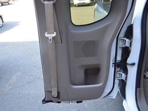 Used 2010 Nissan Frontier SE AWD/4WD image 42