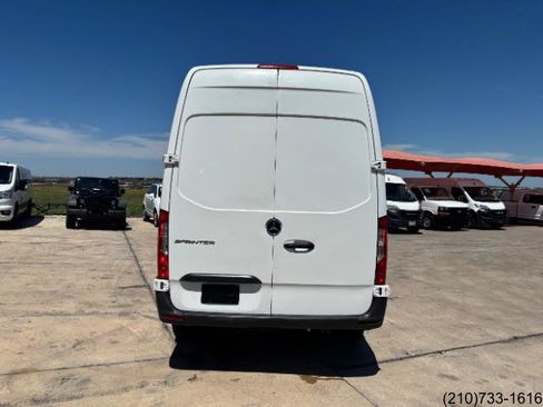 Used 2020 Mercedes-Benz Sprinter 2500 image 6