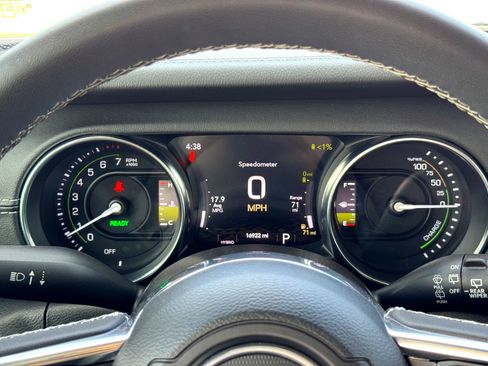 Used 2023 Jeep Wrangler Unlimited Sahara image 26