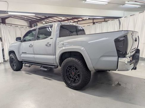 Used 2020 Toyota Tacoma SR5 RWD image 4