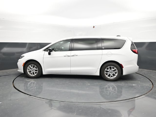 Used 2025 Chrysler Pacifica Select FWD image 4