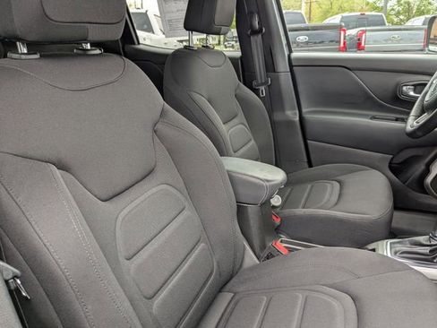 Used 2022 Jeep Renegade Latitude w/ Convenience Group AWD/4WD image 14